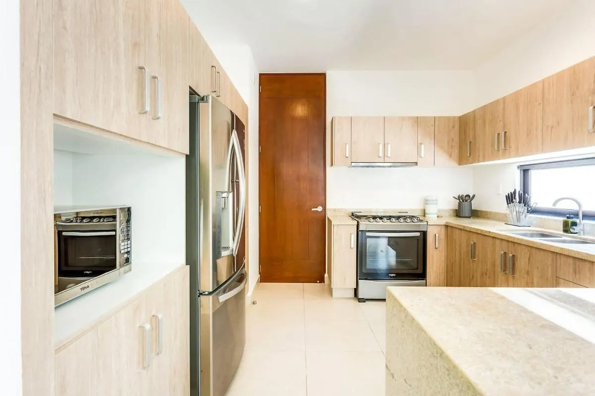 New Palmara Home With Pool And Paddle Court Gated プレヤデルカーメン 0*,  メキシコ