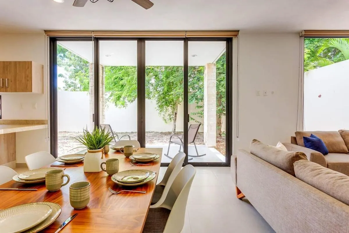 New Palmara Home With Pool And Paddle Court Gated Playa del Carmen Meksika